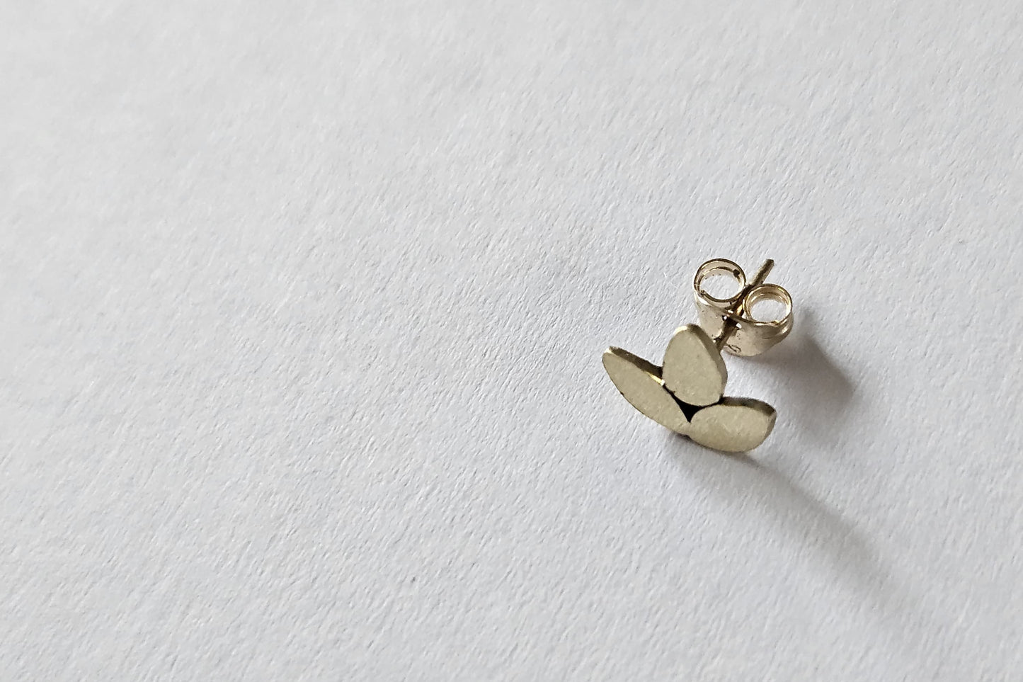 Lotus solid gold earrings